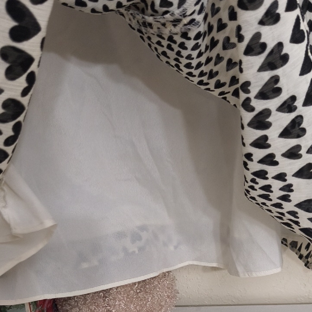 Apt. 9 Monochrome Heart Print Blouse - Picture 7 of 13